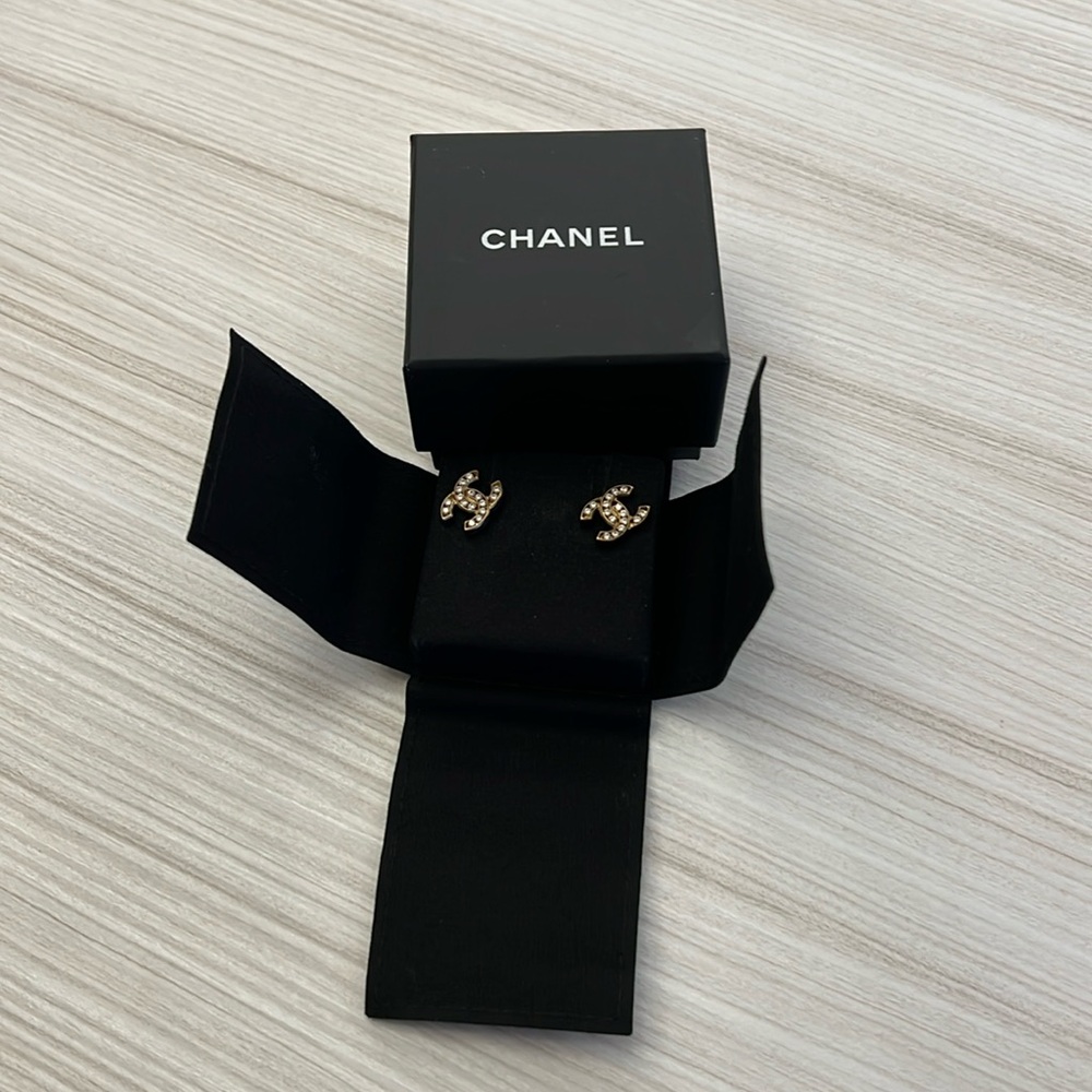 Chanel CC earrings